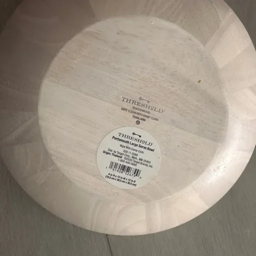 White Washed Rubberwood Serving Bowl. Deep rounded modern, fresh natural look. This versatile bowl is ideal for serving fruits, salads and other dishes. - Image 4